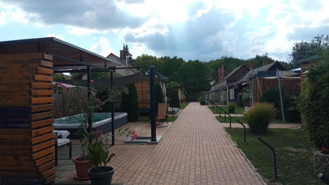 Green Corner Wellness Püspökladány Exteriér fotografie